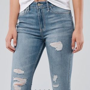 Light Jeans W/ Rips (Hollister)